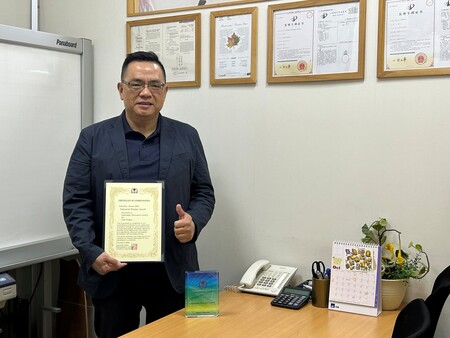 受賞企業写真_産業用ディスプレイ部門賞